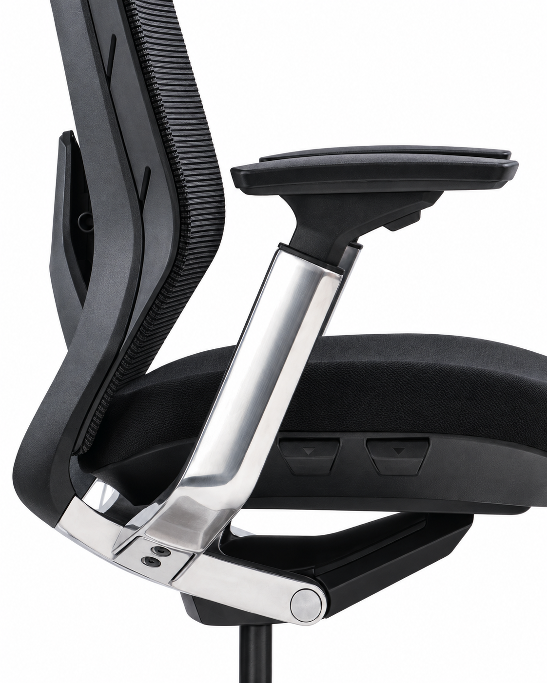 CARAPACE BLACK CHROME OFFICE CHAIR — Detail